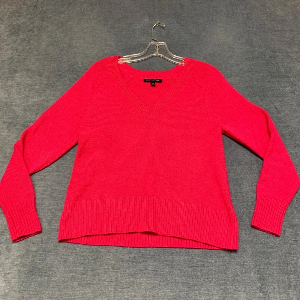 Banana Republic Sweater Womens XS Red V-Neck Ribbed Hem Long Sleeve Pullover